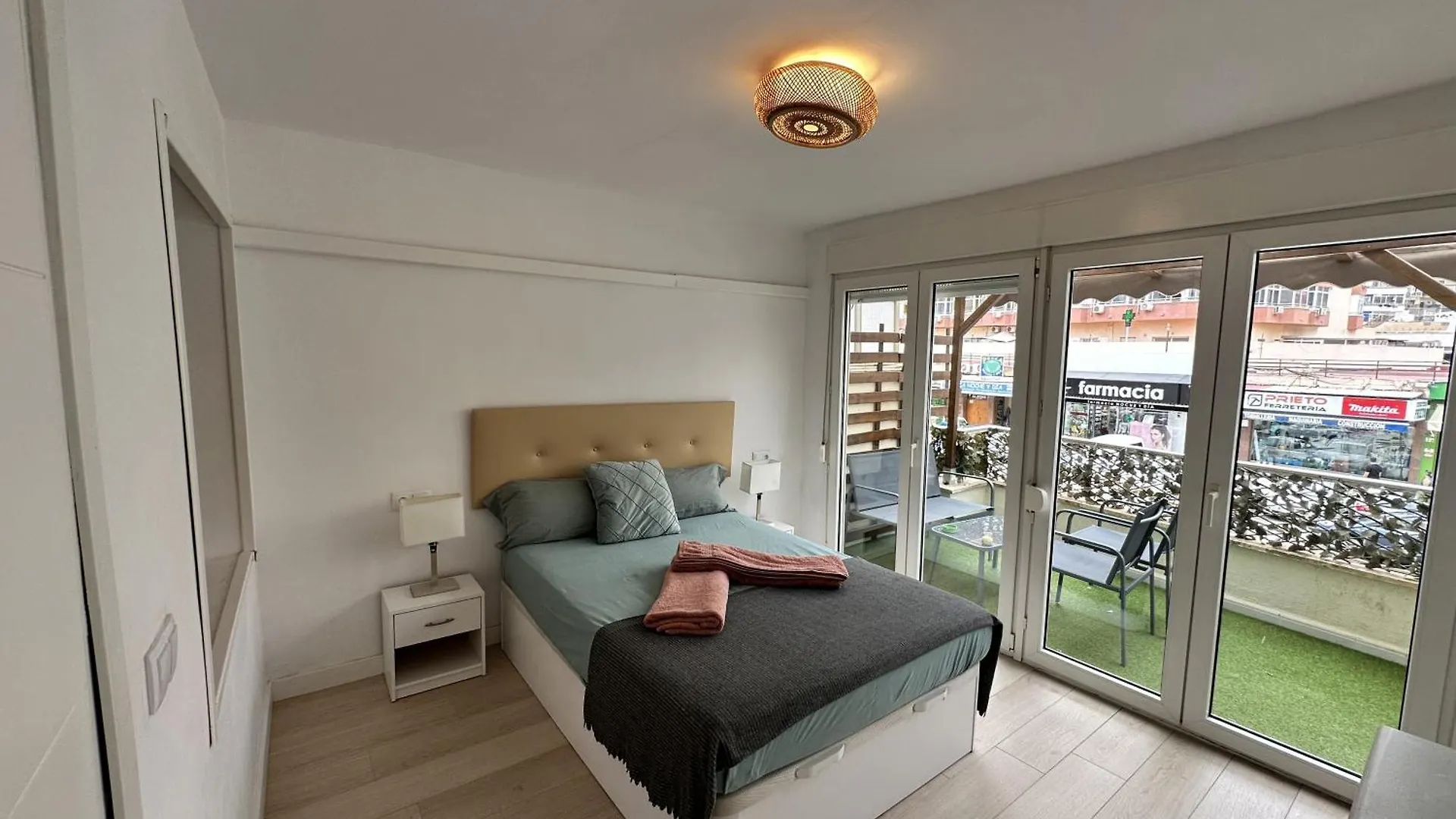 Ver1 - Terraza - 1 Dorm - Wifi - Centro A 100 Metros - Playa A 600 Metros Torremolinos